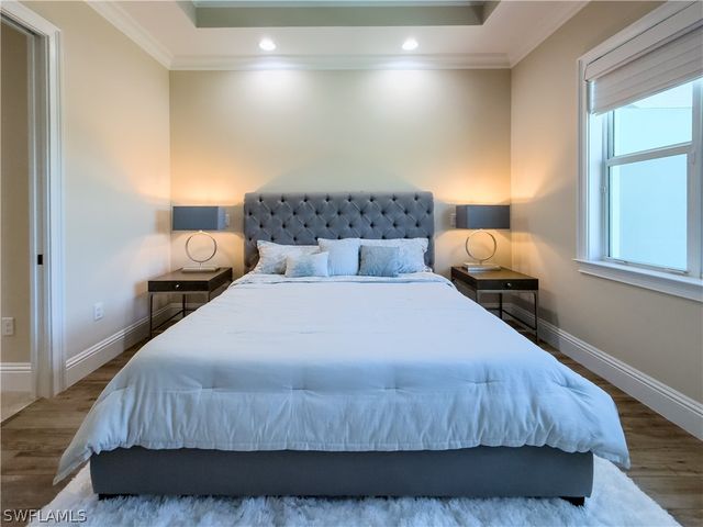 6399 NEGRIL ISLE DR, Naples, FL 34113