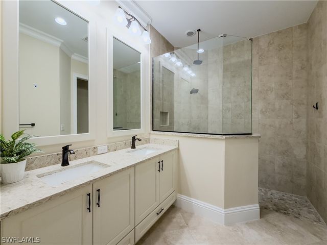 6399 NEGRIL ISLE DR, Naples, FL 34113