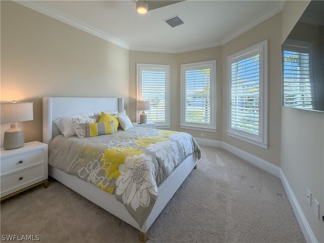 6399 NEGRIL ISLE DR, Naples, FL 34113