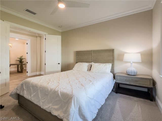 6399 NEGRIL ISLE DR, Naples, FL 34113