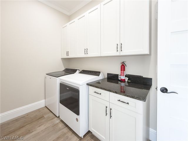 6399 NEGRIL ISLE DR, Naples, FL 34113