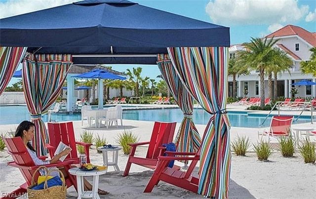 6399 NEGRIL ISLE DR, Naples, FL 34113