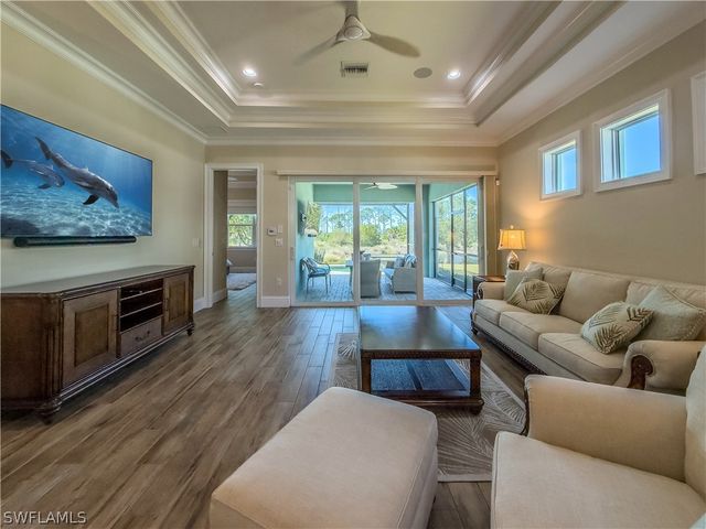 6399 NEGRIL ISLE DR, Naples, FL 34113