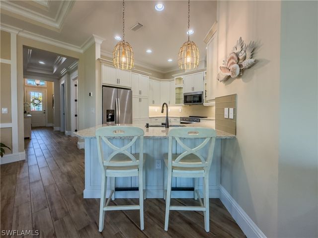 6399 NEGRIL ISLE DR, Naples, FL 34113