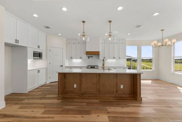 165 Whitewing Way, Floresville, TX 78114