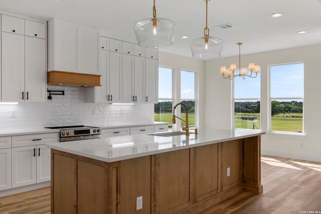 165 Whitewing Way, Floresville, TX 78114