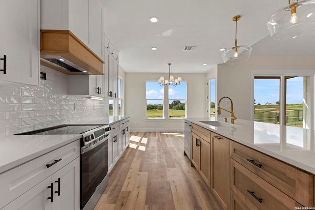 165 Whitewing Way, Floresville, TX 78114
