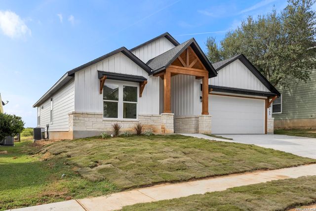 165 Whitewing Way, Floresville, TX 78114