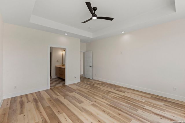 165 Whitewing Way, Floresville, TX 78114