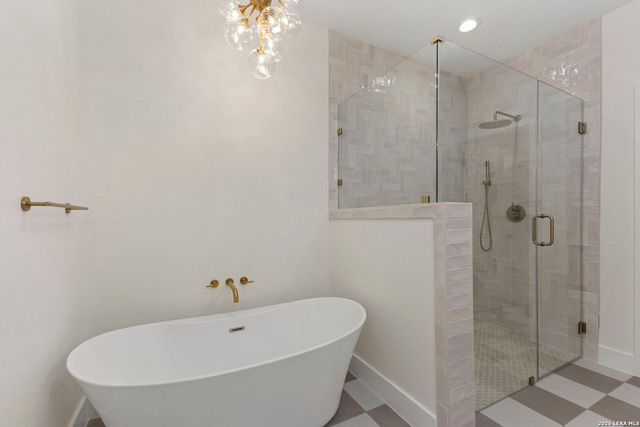 165 Whitewing Way, Floresville, TX 78114