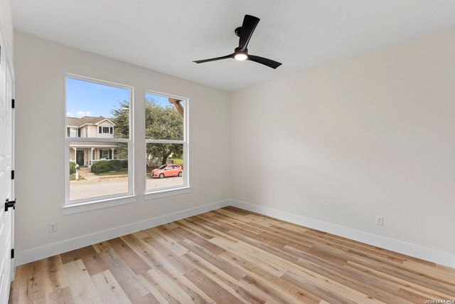 165 Whitewing Way, Floresville, TX 78114