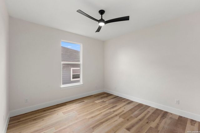 165 Whitewing Way, Floresville, TX 78114