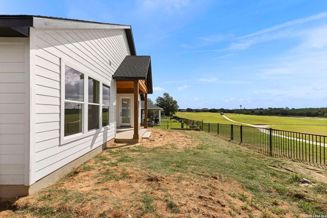 165 Whitewing Way, Floresville, TX 78114