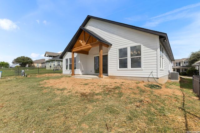 165 Whitewing Way, Floresville, TX 78114