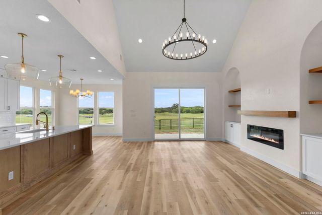 165 Whitewing Way, Floresville, TX 78114