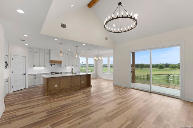 165 Whitewing Way, Floresville, TX 78114