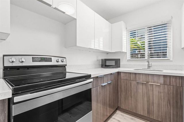 45 NE 24 Street C, Wilton Manors, FL 33305