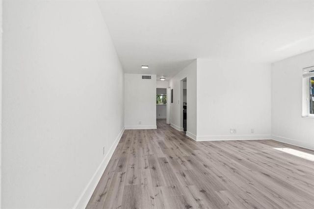 45 NE 24 Street C, Wilton Manors, FL 33305
