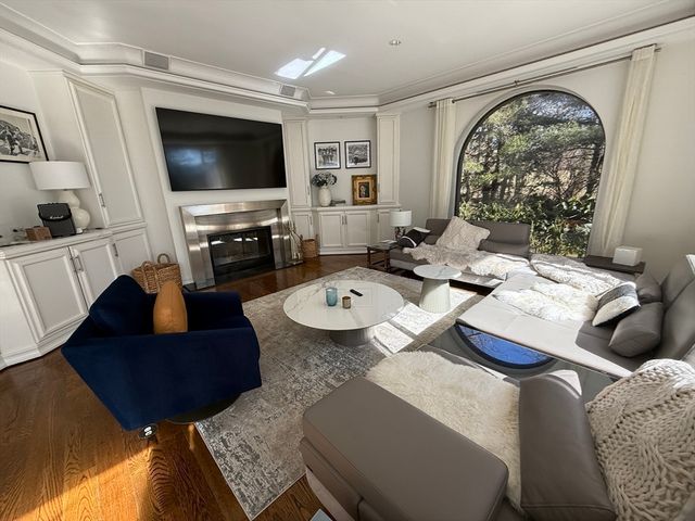 132 Yarmouth Road, Brookline, MA 02467