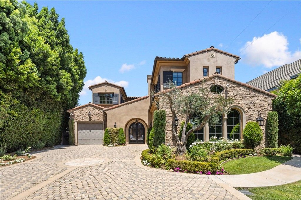 Image 10 of property listing at 423 W Lemon Avenue, Arcadia, CA 91007