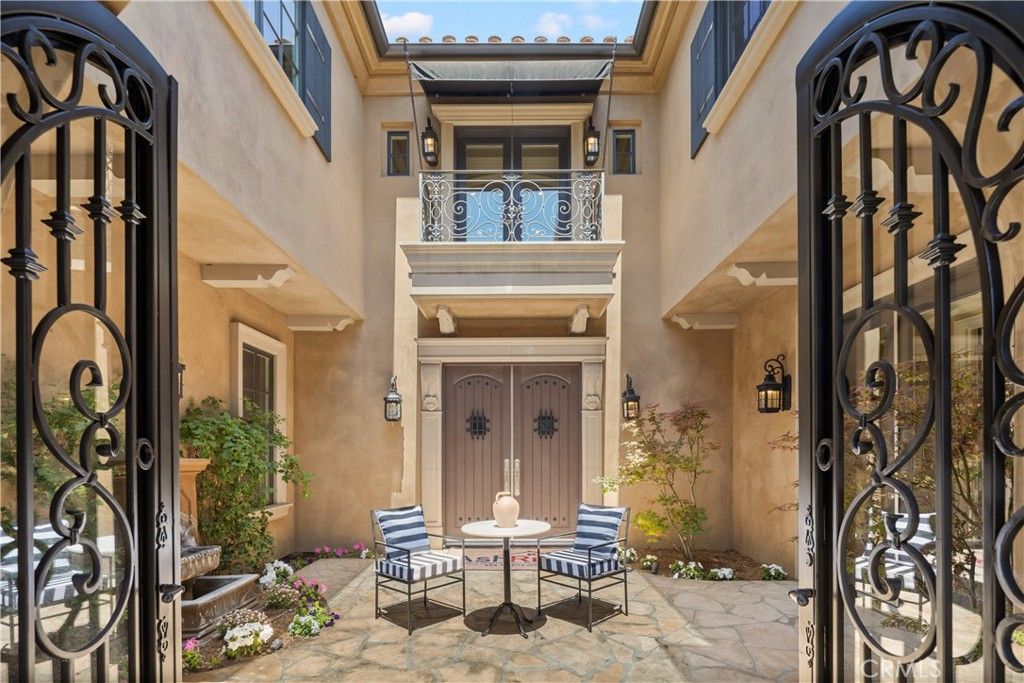Image 11 of property listing at 423 W Lemon Avenue, Arcadia, CA 91007