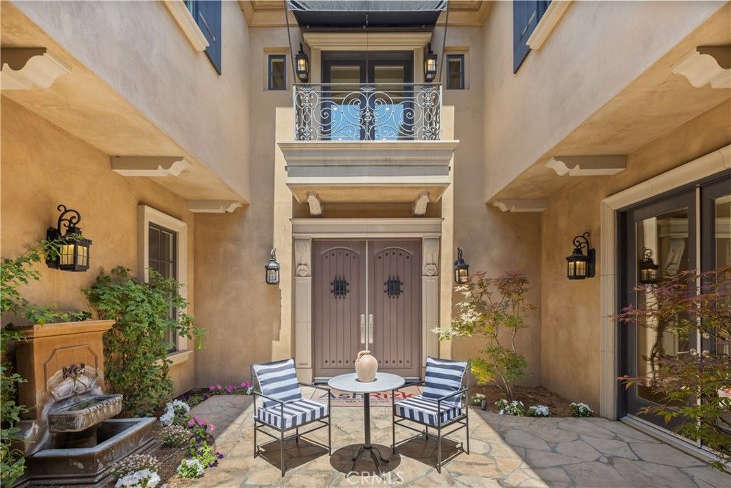 Image 12 of property listing at 423 W Lemon Avenue, Arcadia, CA 91007