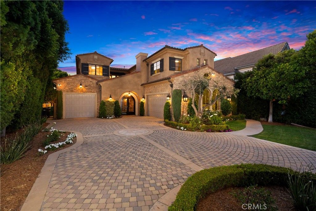 Image 2 of property listing at 423 W Lemon Avenue, Arcadia, CA 91007