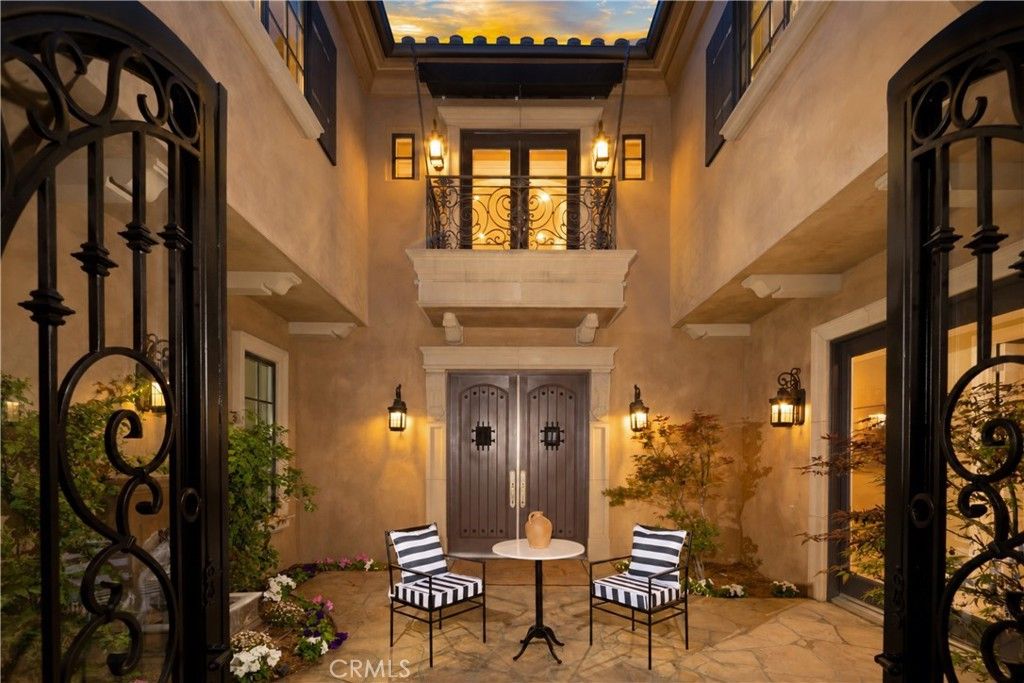 Image 4 of property listing at 423 W Lemon Avenue, Arcadia, CA 91007