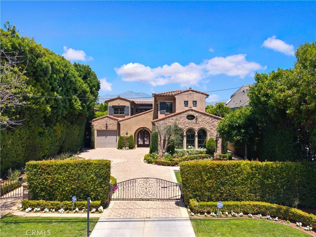 Image 5 of property listing at 423 W Lemon Avenue, Arcadia, CA 91007
