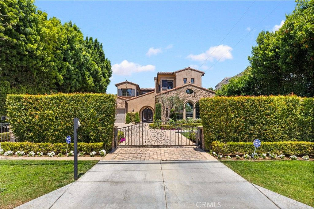 Image 7 of property listing at 423 W Lemon Avenue, Arcadia, CA 91007