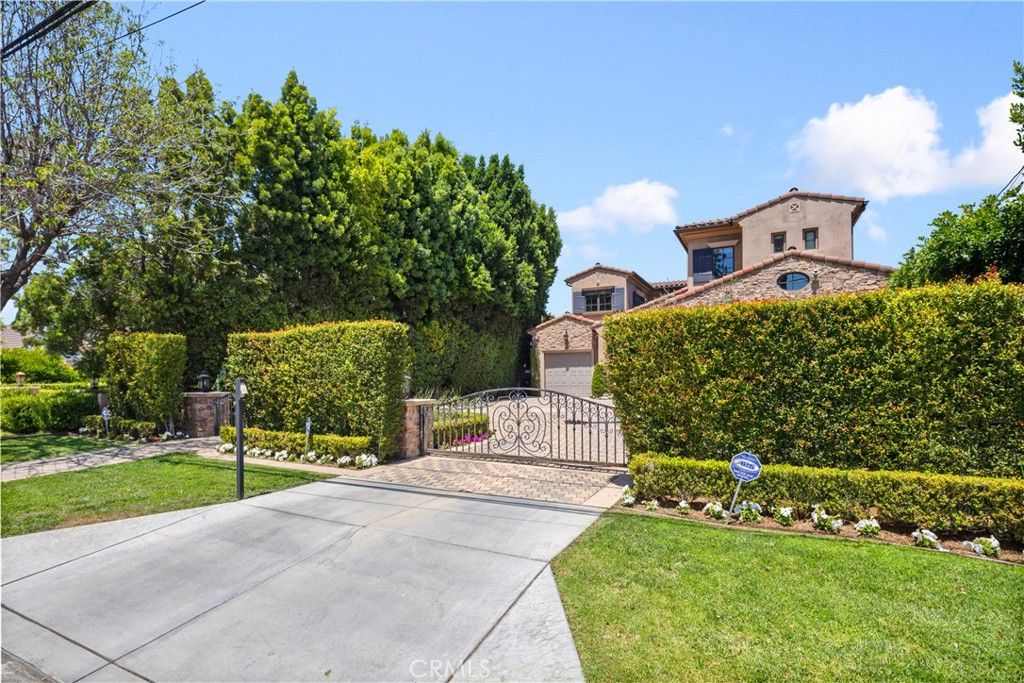 Image 8 of property listing at 423 W Lemon Avenue, Arcadia, CA 91007