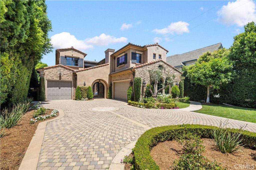 Image 9 of property listing at 423 W Lemon Avenue, Arcadia, CA 91007