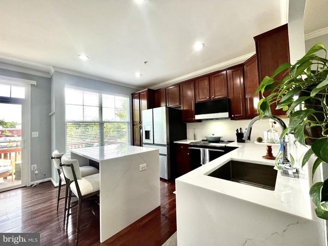 504 NE AVA WAY NE, Washington, DC 20017