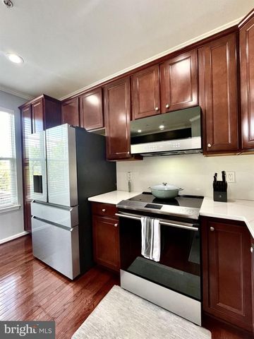 504 NE AVA WAY NE, Washington, DC 20017