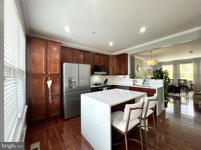 504 NE AVA WAY NE, Washington, DC 20017