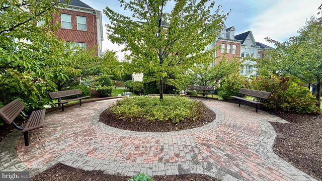 504 NE AVA WAY NE, Washington, DC 20017