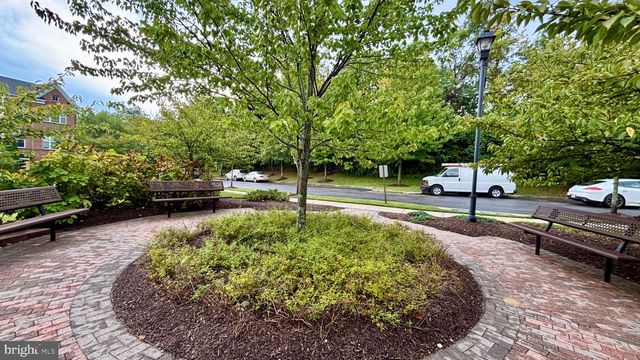 504 NE AVA WAY NE, Washington, DC 20017