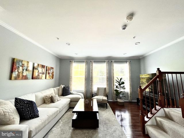 504 NE AVA WAY NE, Washington, DC 20017