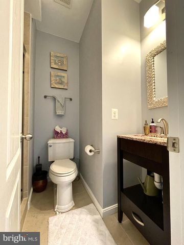 504 NE AVA WAY NE, Washington, DC 20017