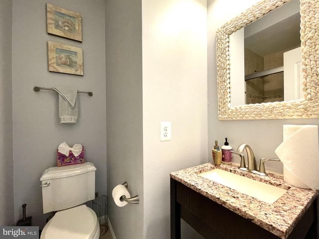 504 NE AVA WAY NE, Washington, DC 20017