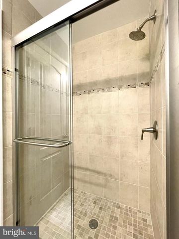 504 NE AVA WAY NE, Washington, DC 20017