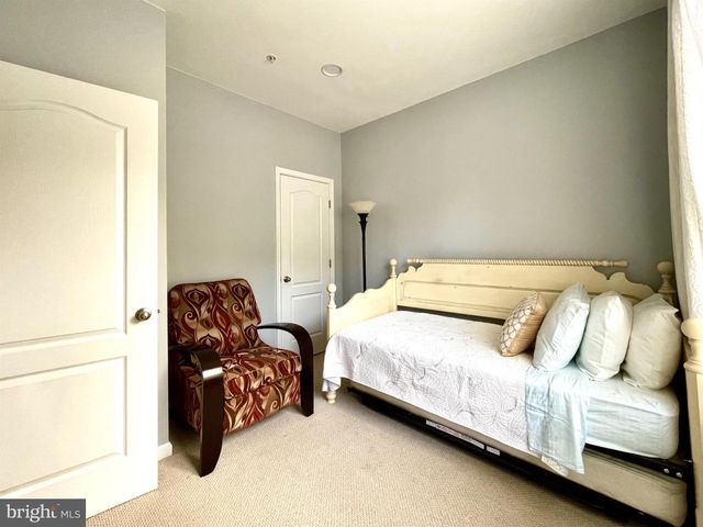 504 NE AVA WAY NE, Washington, DC 20017