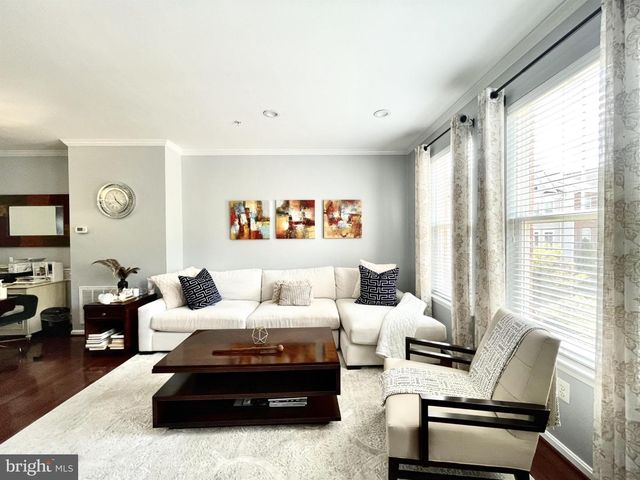 504 NE AVA WAY NE, Washington, DC 20017
