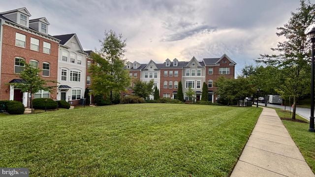 504 NE AVA WAY NE, Washington, DC 20017
