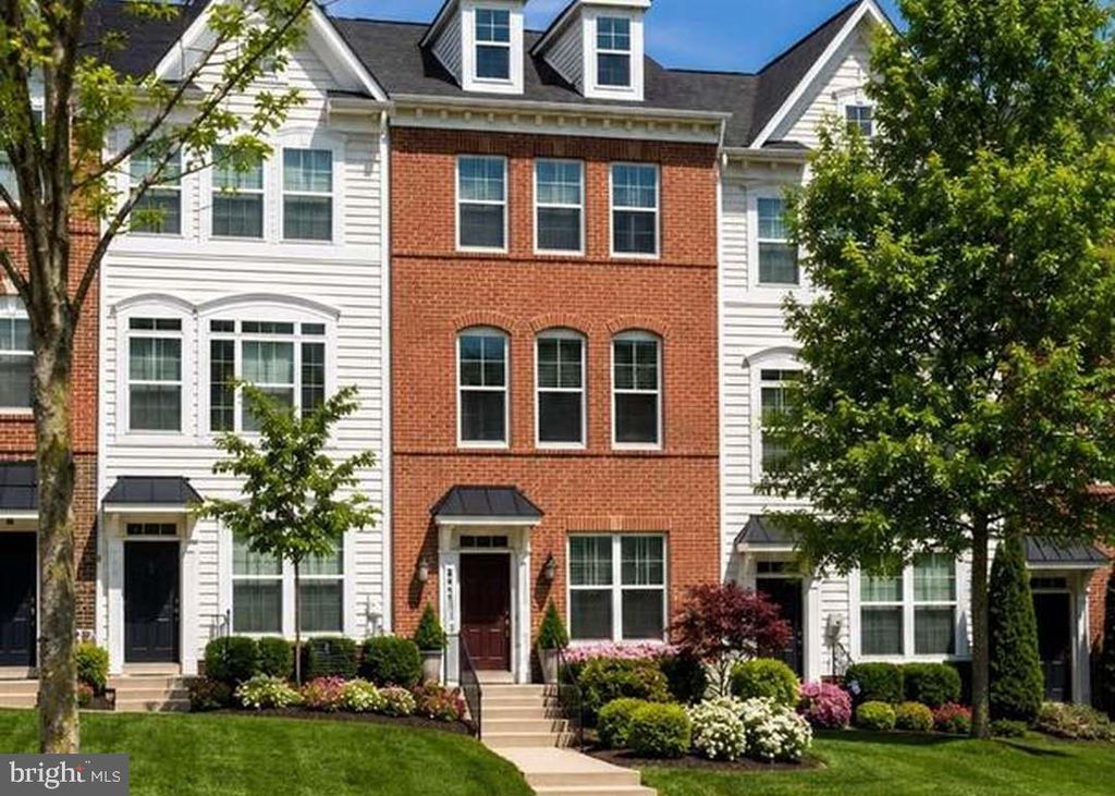 504 NE AVA WAY NE, Washington, DC 20017