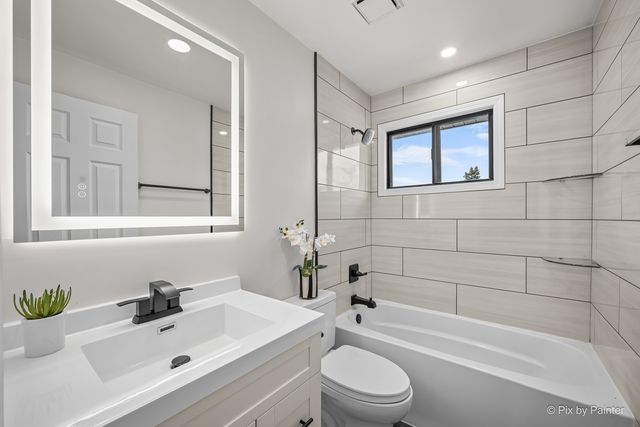 1187 Foxboro Court 1187, Schaumburg, IL 60193