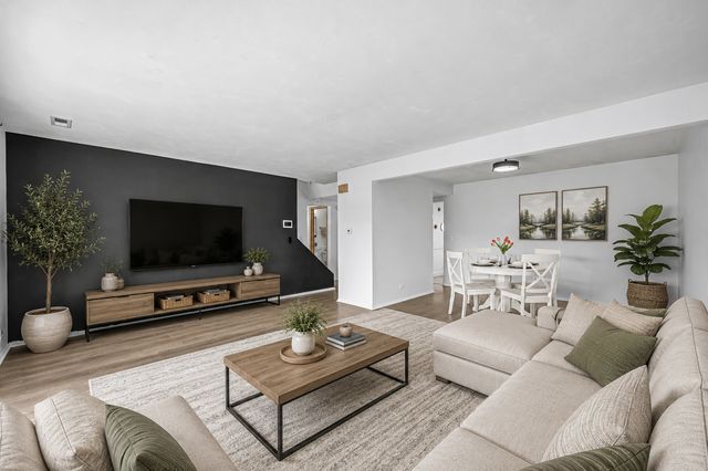 1187 Foxboro Court 1187, Schaumburg, IL 60193