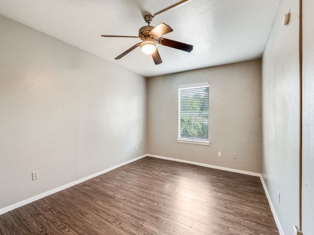 1122 Millview Drive 402, Arlington, TX 76012