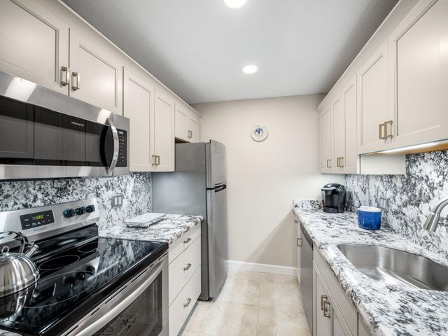 131 Doolen Court 103, North Palm Beach, FL 33408