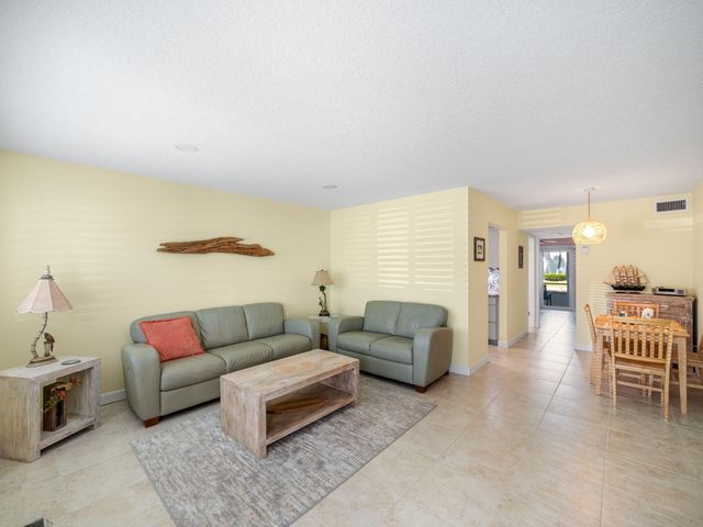 131 Doolen Court 103, North Palm Beach, FL 33408